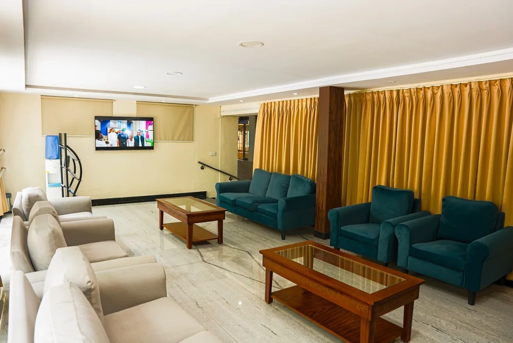 Guest Waiting Lounge – image 2